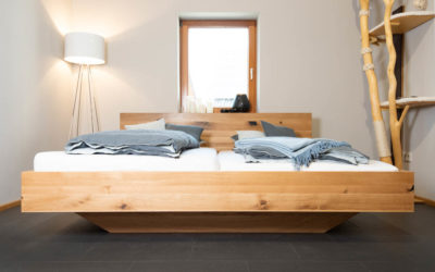 Möbelstück aus der Schreinerwerkstatt: Doppelbett Wildeiche